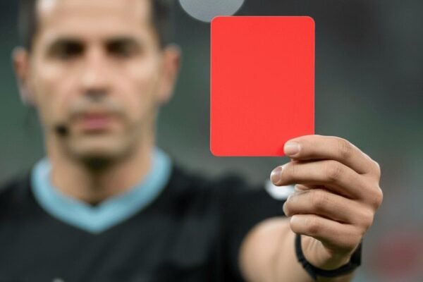 Serie B, giudice sportivo: maxi multa al Pescara e 14 squalificati. Un turno anche ad Abate